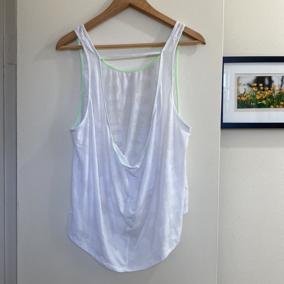 Lululemon High/Low Open Back 🥰 - Picture 10 of 13